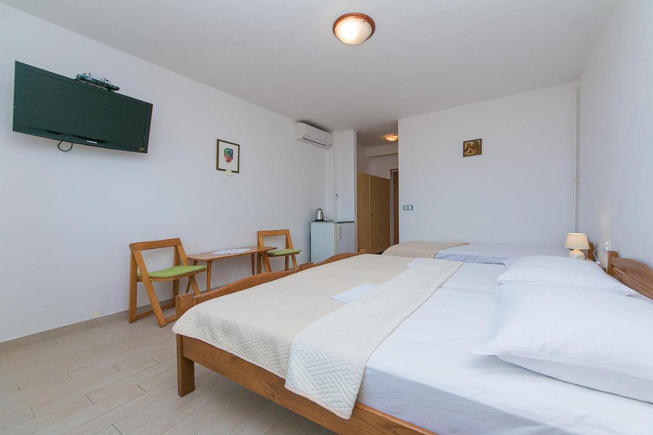 Triple Room Brela 2752A 外观 照片